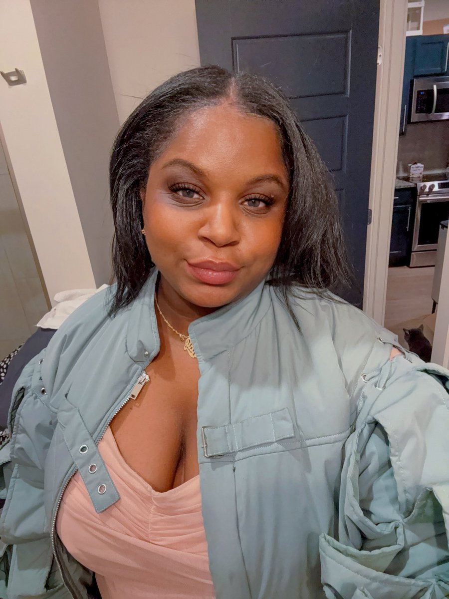 ravenusaura's tweet image. The bitches who talk shit really couldn’t look like this on their best day 😬 #facecard #selfie #hairdone #silkpress #baddieslovebaddies