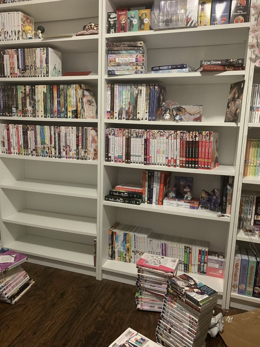 saltaria2's tweet image. My husband thought I was underutilizing my bookshelves and “figured out” a “better way” to relocate the shelves for optimum space.
I said “be my guest” fully knowing he was wrong.
30 minutes later…
He was wrong.
I was right. 😌
He gave up. Now I gotta fix it. 😪
