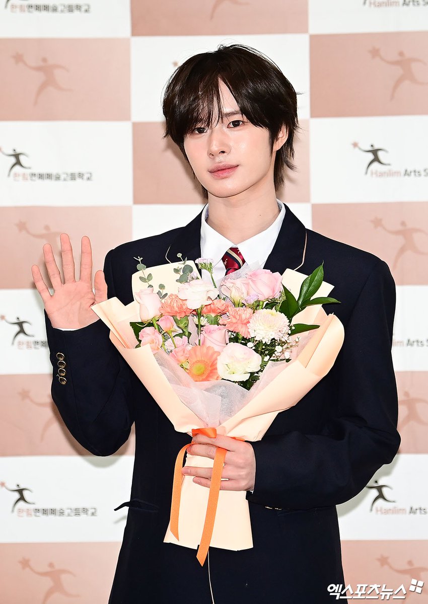 TWS BASE tweet media