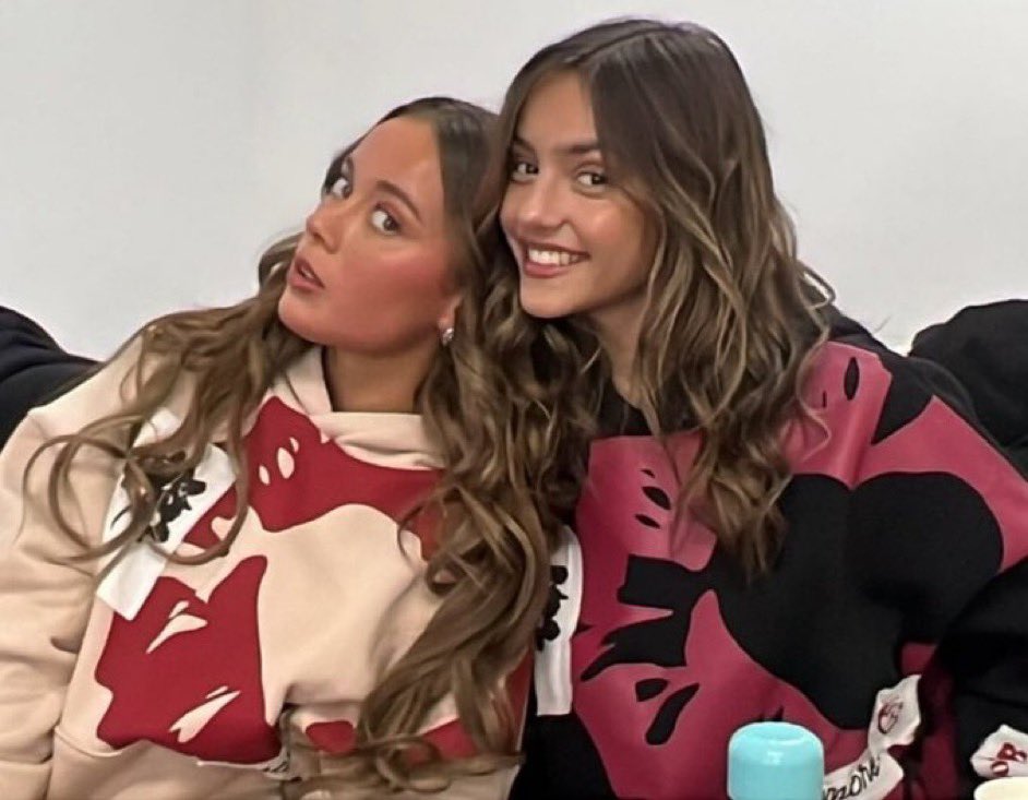 princesspodesta's tweet image. AU UNILASKA

¿Cómo me ves?

Fama, culpa y secretos.
Un regreso que conviene.
Un ascenso que agota.
Un proyecto llamado Reina.
Un amor que no estaba en el plan.

Ambientado luego del final de la primera temporada de Margarita