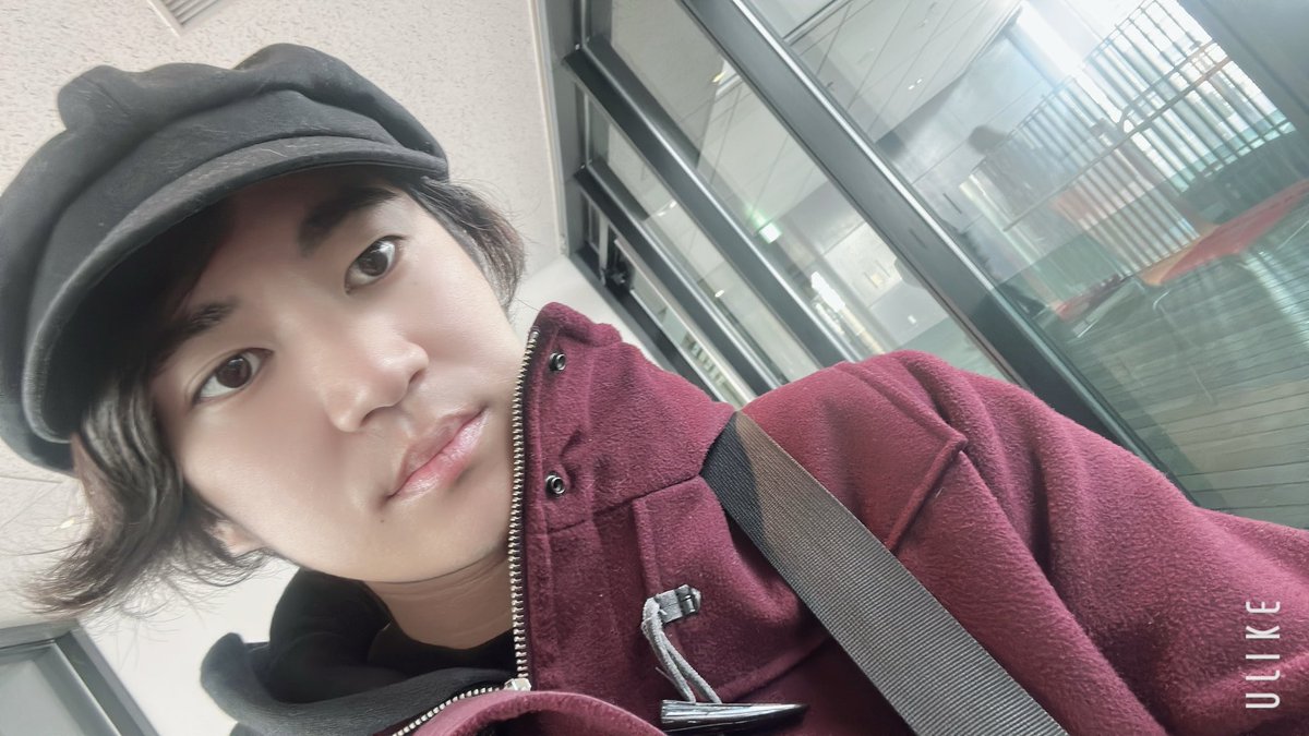 おはようございます！
今日はバレエレッスンデー！
1日頑張ります！

一宮駅の上の方に休憩スペースがあるんだけど！
暖房効いてるし景色も良きだし、バスが来るのを待つには最適！！