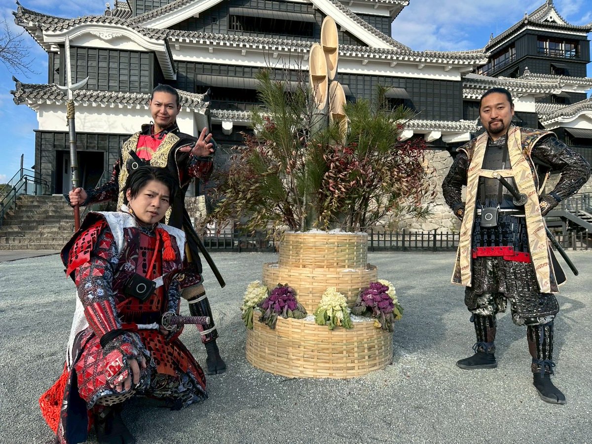 熊本城“こんにちは”武将隊！ 本日は御覧の布陣にて出陣！ 11:30〜 城彩