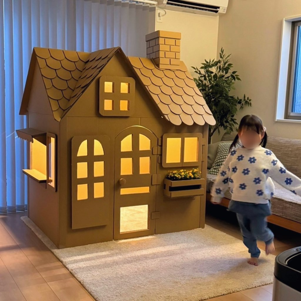 kuronushi_'s tweet image. 3歳の娘と一緒にダンボールでお家を作りました。