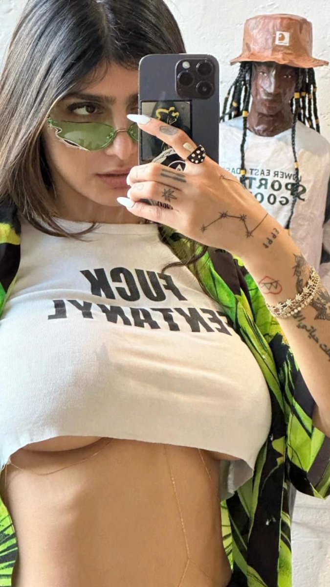 I like Robin's (HSR) boobs🤤 tweet media