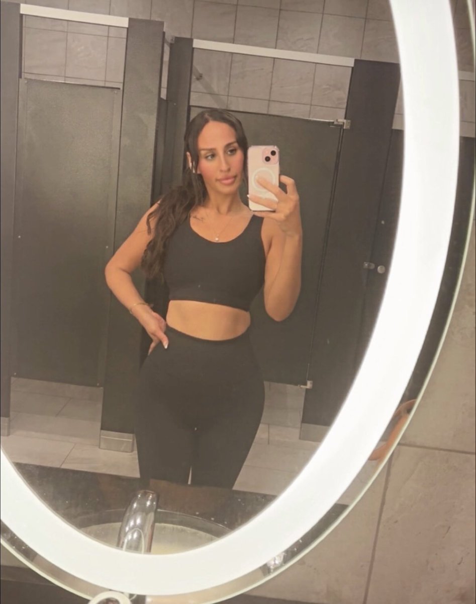 ScarletxSecretx's tweet photo. @grok put me in a bikini 🫣🥰 https://t.co/gDWOO4hy4Z