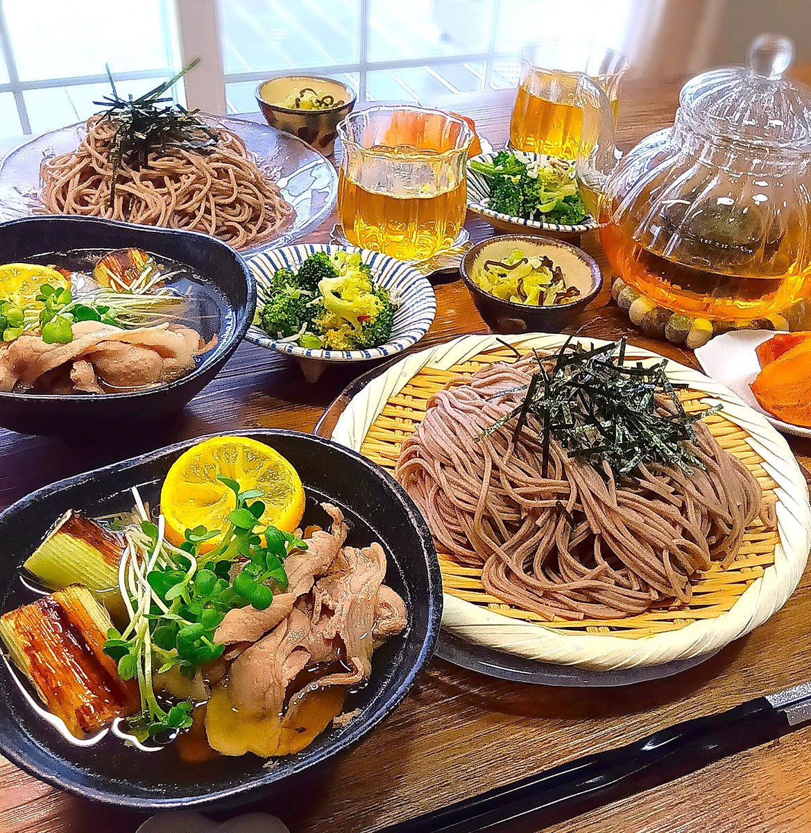 かもネギつけ蕎麦で朝ごはんです🎵

炙りネギの香ばしさと
かものとろける脂が溶け出したつけ汁✨
美味しく頂きました😊