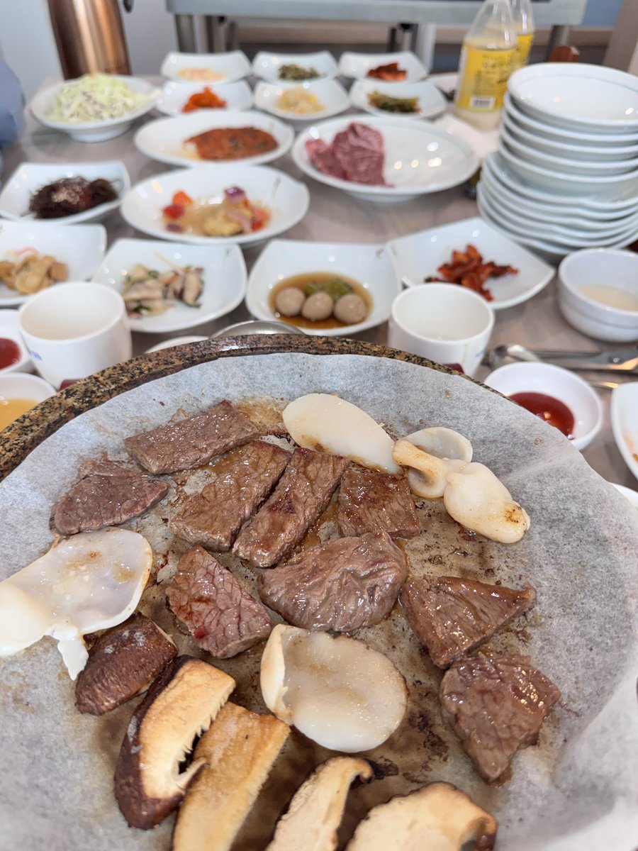 📍 전남 장흥
📍 바다하우스
📍 장흥군 안양면 수문용곡로 139

📌 카카오평점 3.6
📌 11:00-21:00
📌 블루리본

🎈 장흥삼합
        - 소고기 표고버섯 키조개
      키조개무침
      리뷰 불친절있으나 
      전혀 그렇지 않았다
      맛도 전체적도 다 좋았고
      솥밥과 보리차로 누룽지?