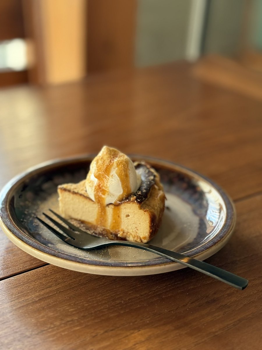 renocafe_m's tweet image. 北欧家具cafemegane.です👓
今年もよろしくお願いします🙇‍♀️！
スケジュールを出すの忘れてしまってました🥲申し訳ございません。
今月のシーズナルチーズケーキはきな粉と黒蜜のバスクチーズケーキです🎍
ぜひお待ちしております✨