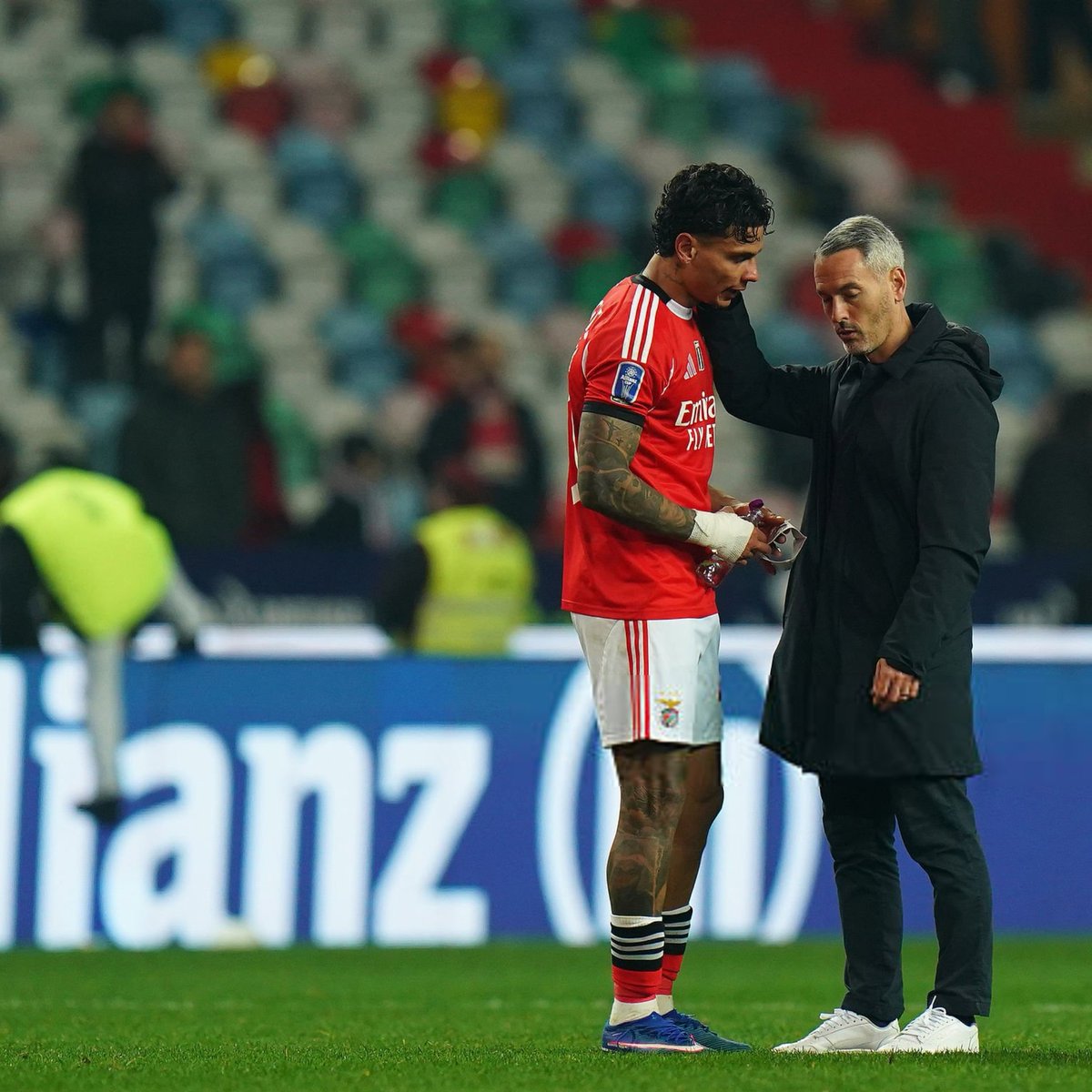 InformGlorious2's tweet image. Richard Ríos foi o capitão do SL Benfica, após a expulsão de Otamendi.