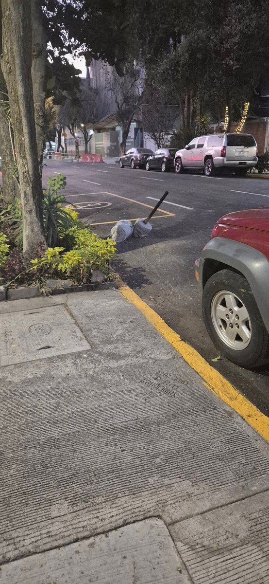 anglsgaresc's tweet photo. @nmas Recién asfaltado  y pintado calle  morena entre amores y miér pesado https://t.co/zxgM5wIeGU