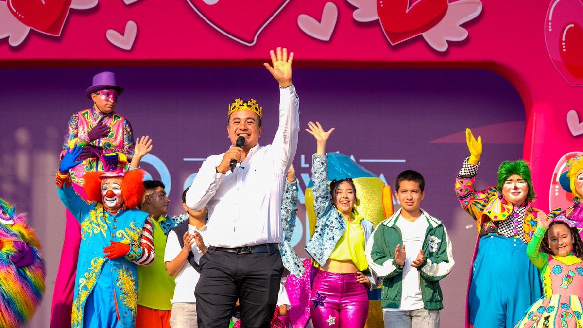 TuAlcaldiaGAM's tweet image. 🎉👑 La GAM se llenó de sonrisas y alegría en la celebración del Día de Reyes.
Con Los Payacocos y Lara Campos, miles de niñas y niños vivieron momentos llenos de música, ilusión y diversión. 💙✨
#DíaDeReyesGAM #InfanciasFelices 🎁