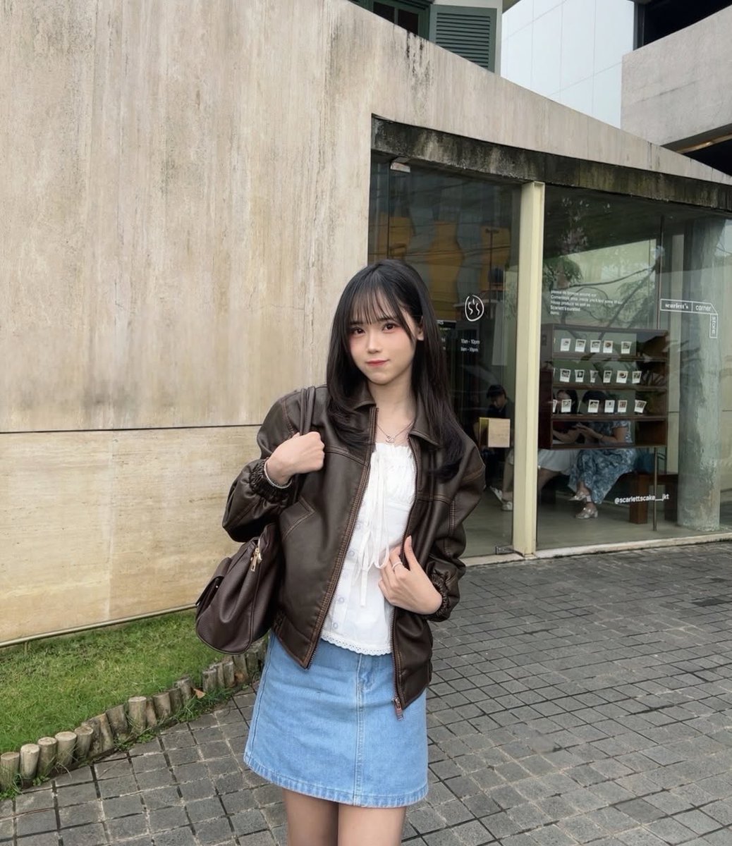 Out of Context Lana tweet media