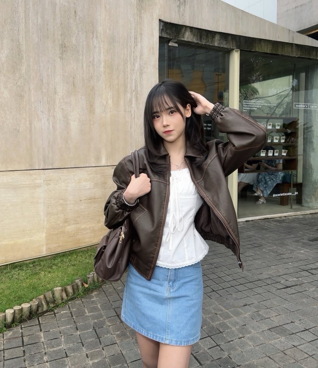 Out of Context Lana tweet media