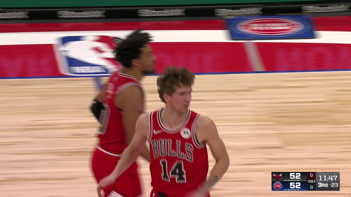 Another lob to Matas!
@BuzelisMatas | @CHSN__