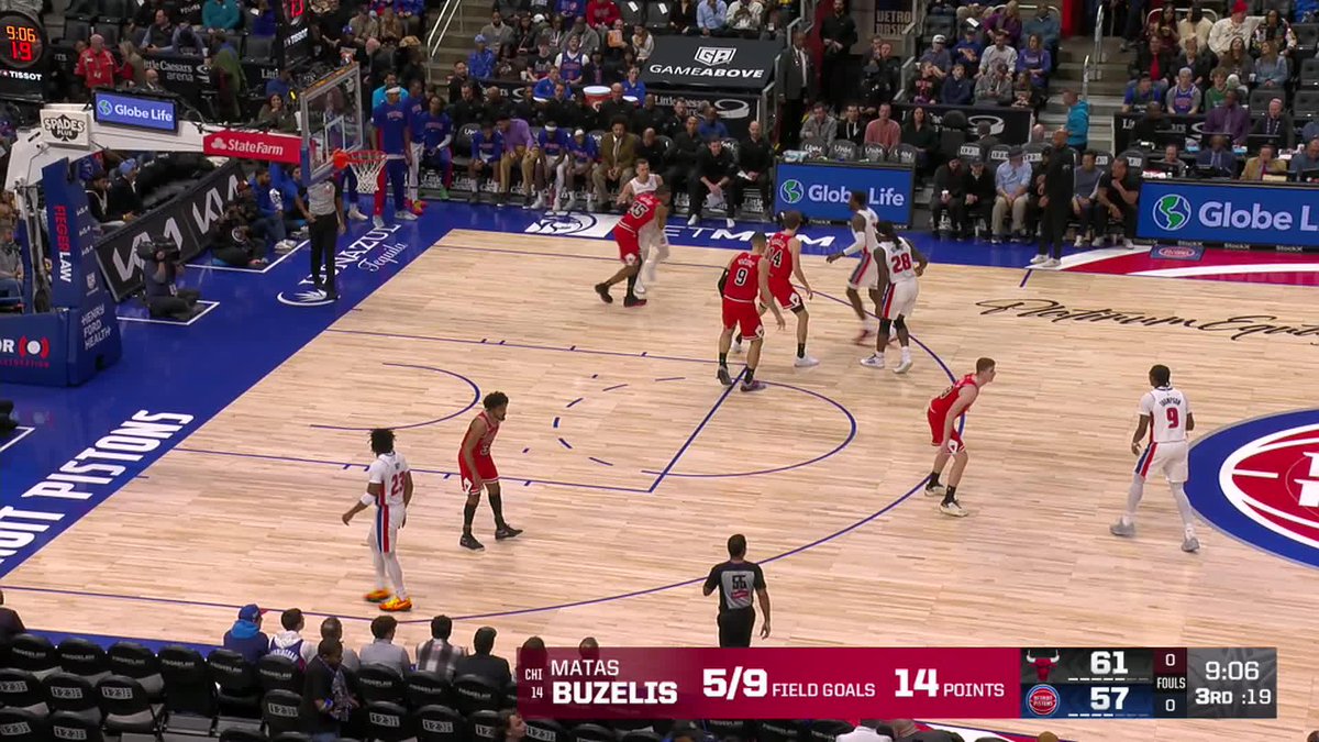 Defense to Offense 😮💨
@Tre3Jones | @CHSN__