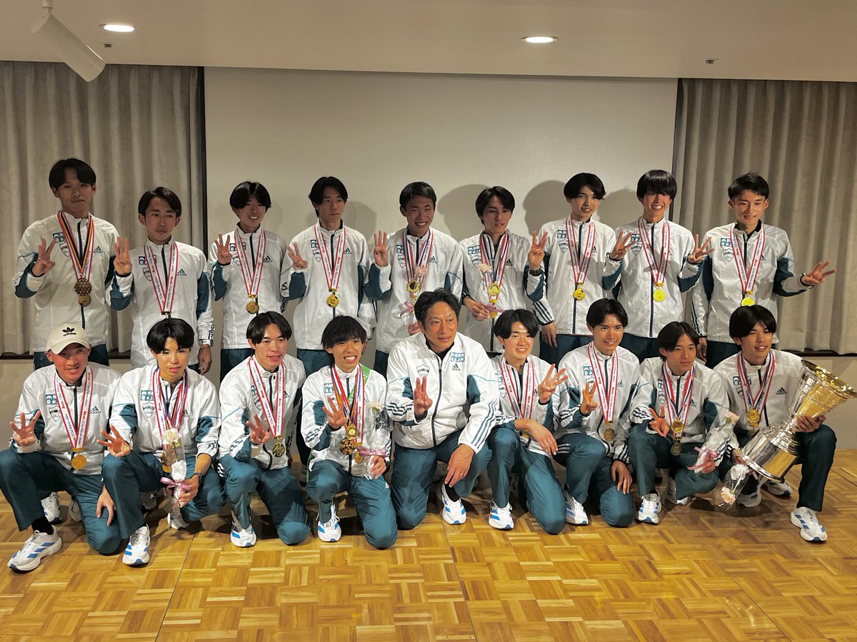 spomotivation's tweet photo. 2014年からフィジカル強化を担当している青山学院大学駅伝部が、第102回箱根駅伝で往路新記録、復路新記録、総合新記録で優勝しました！ 

 選手たちは、厳しい練習に加え、日々のトレーニングを妥協せずに取り組み続けた結果が実ったと感じています。
https://t.co/CG9NE47fkv
#encompass https://t.co/K6jDXRXP64