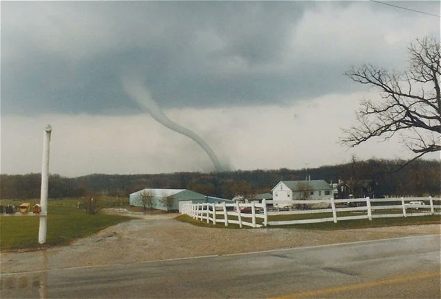 F4 tornado that impacted Wales and Waukesha, WI, 4/27/1984. 

📸unknown