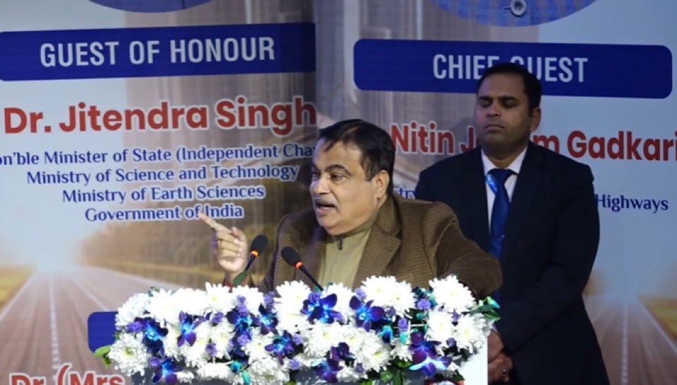 airnews_gkp's tweet image. सड़क निर्माण में उपयोगी जैव-बिटुमेन का उत्पादन कर भारत बना दुनिया का पहला देश। 

केंद्रीय मंत्री नितिन गड़करी ने बधाई दी, कहा– पराली जलने से होने वाले प्रदूषण को कम करने में मददगार पहल।

#BioBitumen #NitinGadkari #PollutionControl