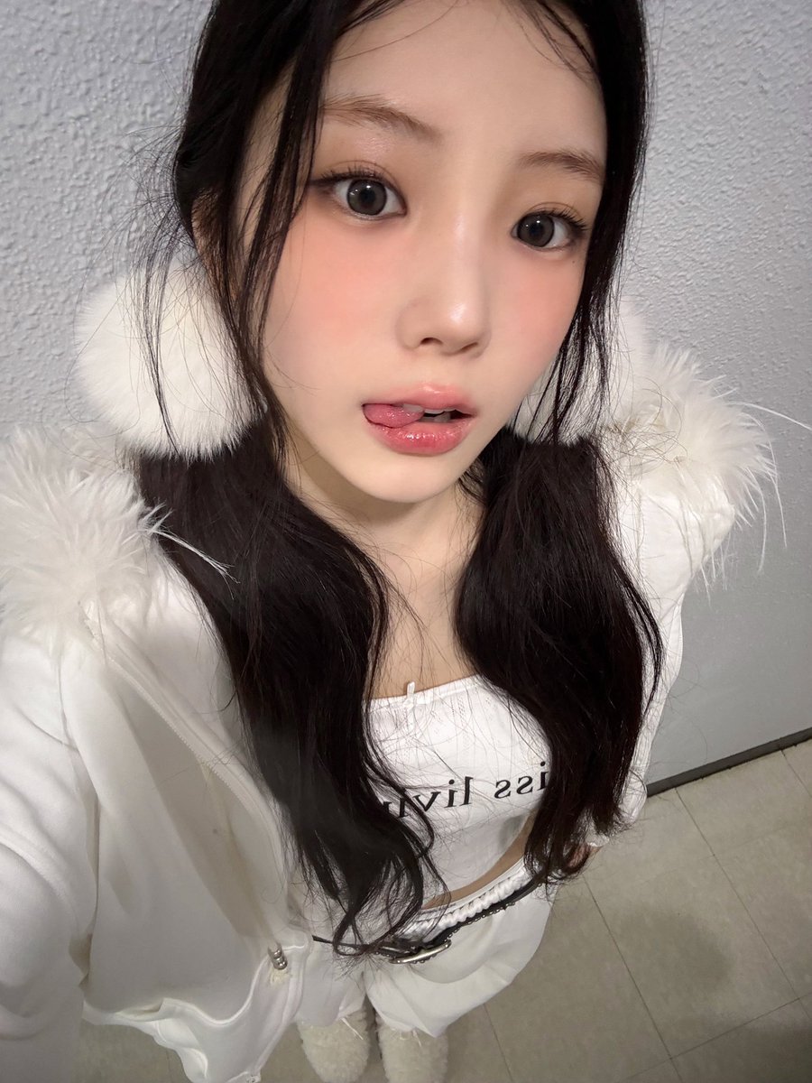 cutecoolgirl47's tweet image. omg they added wonhee into minecraft