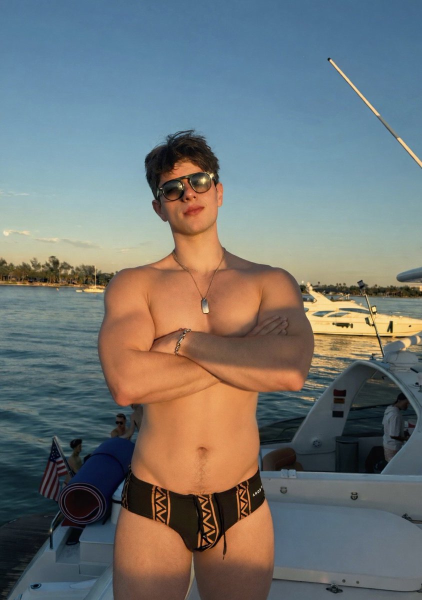 xxxashtonadams's tweet photo. Boat day https://t.co/YJIWK2WURL