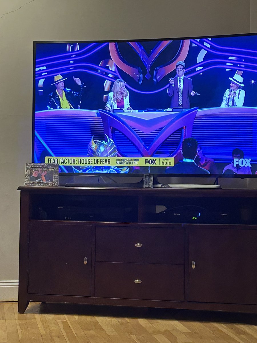 Watching Masked Singer <a href="/JennyMcCarthy/">Jenny McC-Wahlberg</a>