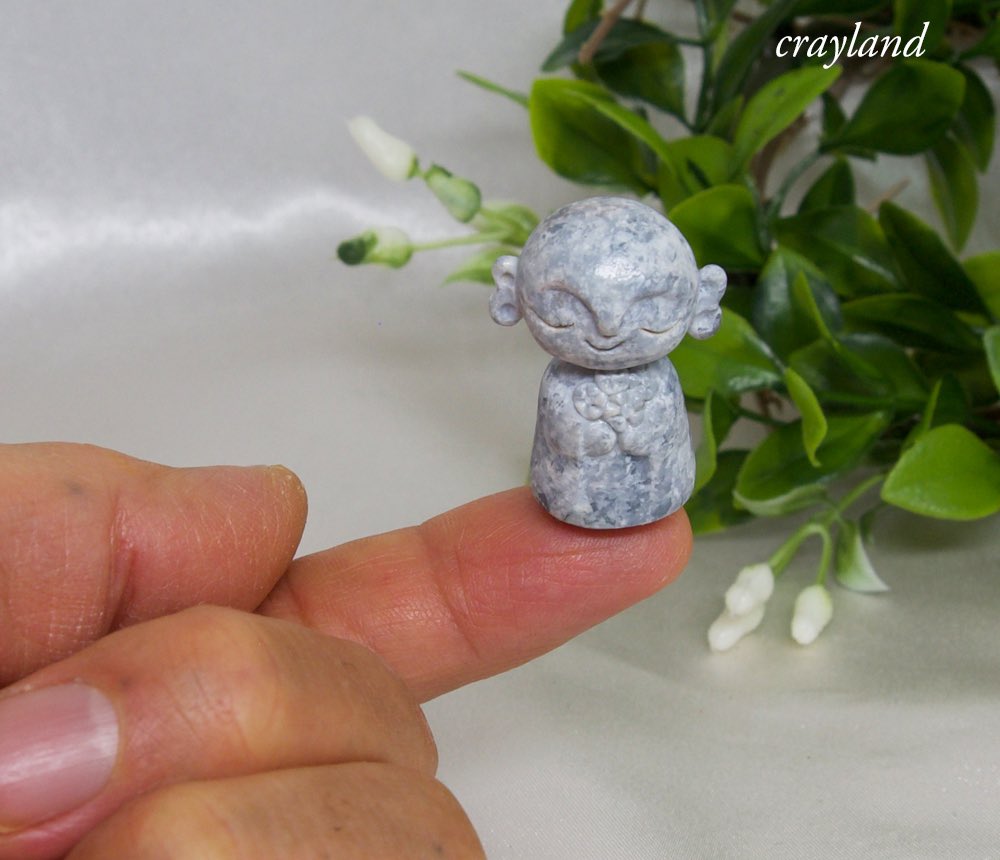 おはようございます♪
今年最初に完成した、優しいお顔のお地蔵さまです。

#クレイアート #粘土細工  #ハンドメイド
#お地蔵さま　#ジオラマ　
minne.com/@nipring10
creema.jp/c/ysuna
crayland.booth.pm