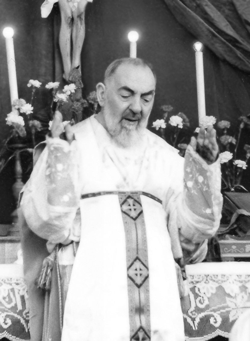 CatholicArena's tweet image. "Stay with me, Lord, for You are my light, and without You, I am in darkness" 

Saint Padre Pio