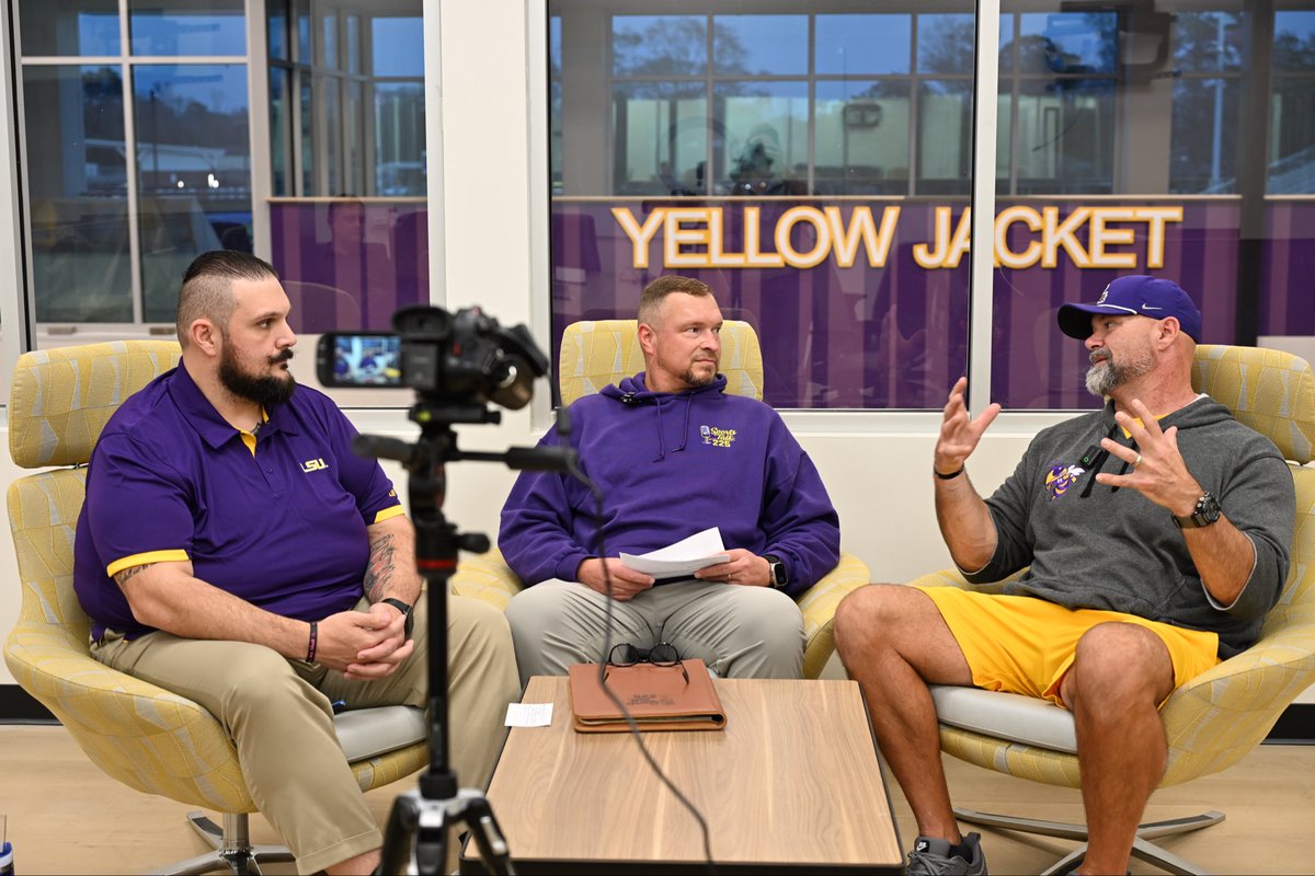 SportsTalk225's tweet photo. 🎥 Sneak Peek! 👀🏈

Behind the scenes with Coach Brett Beard (Denham Springs HS AD/Head Football).
@BrettBeard92 @denhamspringsFB 
👉 Follow Sports Talk 225 on YouTube for the FULL interview!

#SportsTalk225 #225Sports #YellowJackets #HSFootball https://t.co/Tpe4WDV1CP