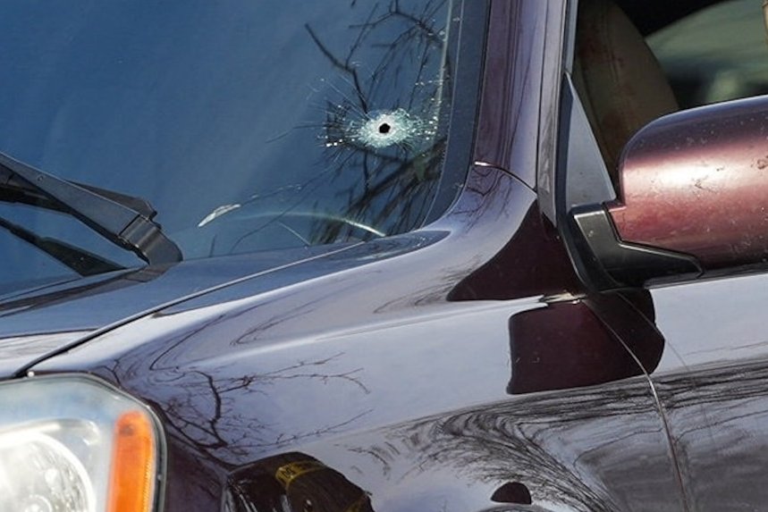 eltemagv's tweet image. The bullet hole is ON THE FAR SIDE of the windshield. 

The 2 additional shots fired entered via the SIDE WINDOW.

There is NO WAY the ICE agent was infront of the car at risk of being hit.

Without a doubt, Renee Good was MURDERED

#Minnesota #Minneapolis #USAShameOnYou