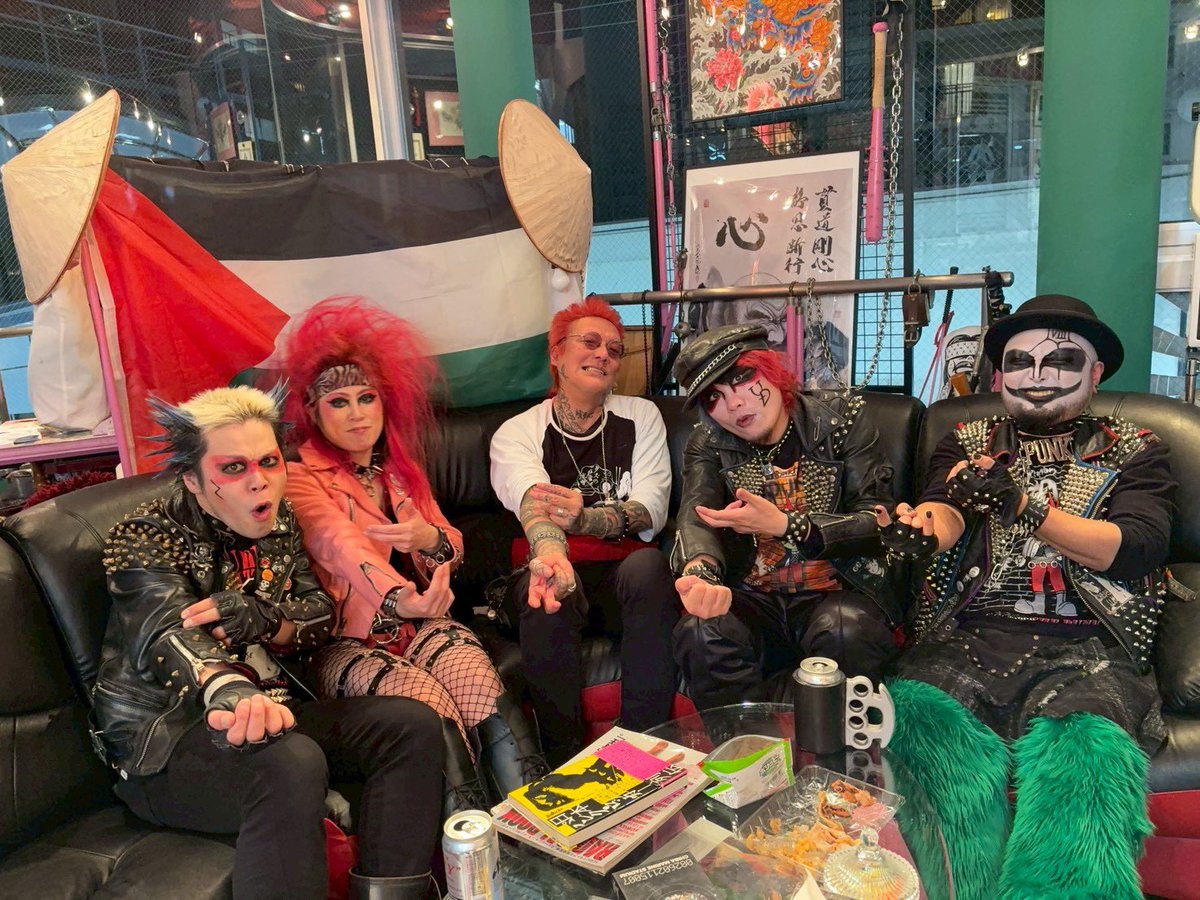 ryuketsujuda's tweet photo. おはパァァァァンク！！！！

昨日は高円寺TOKYO HARDCORE TATTOOにて
Youtube撮影させていただいたど

ゲストは念願のKATSUTA☆先生

狂い咲きサンダーロード を字でいく
激ヤバエピソードに終始爆笑

そして、時折なんか胸にグッとくるものが…🥺

お楽しみに‼︎
アンチクライスト❗️ https://t.co/gdokUu4xXR