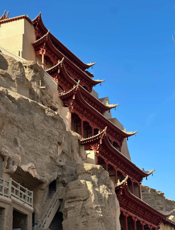 vxuc55cx's tweet photo. 城市風景插畫：敦煌 莫高��
中國莫高窟，又稱“千佛洞”，是世界上最著名的佛教藝術寶庫之一 https://t.co/QcSEzDAyIp