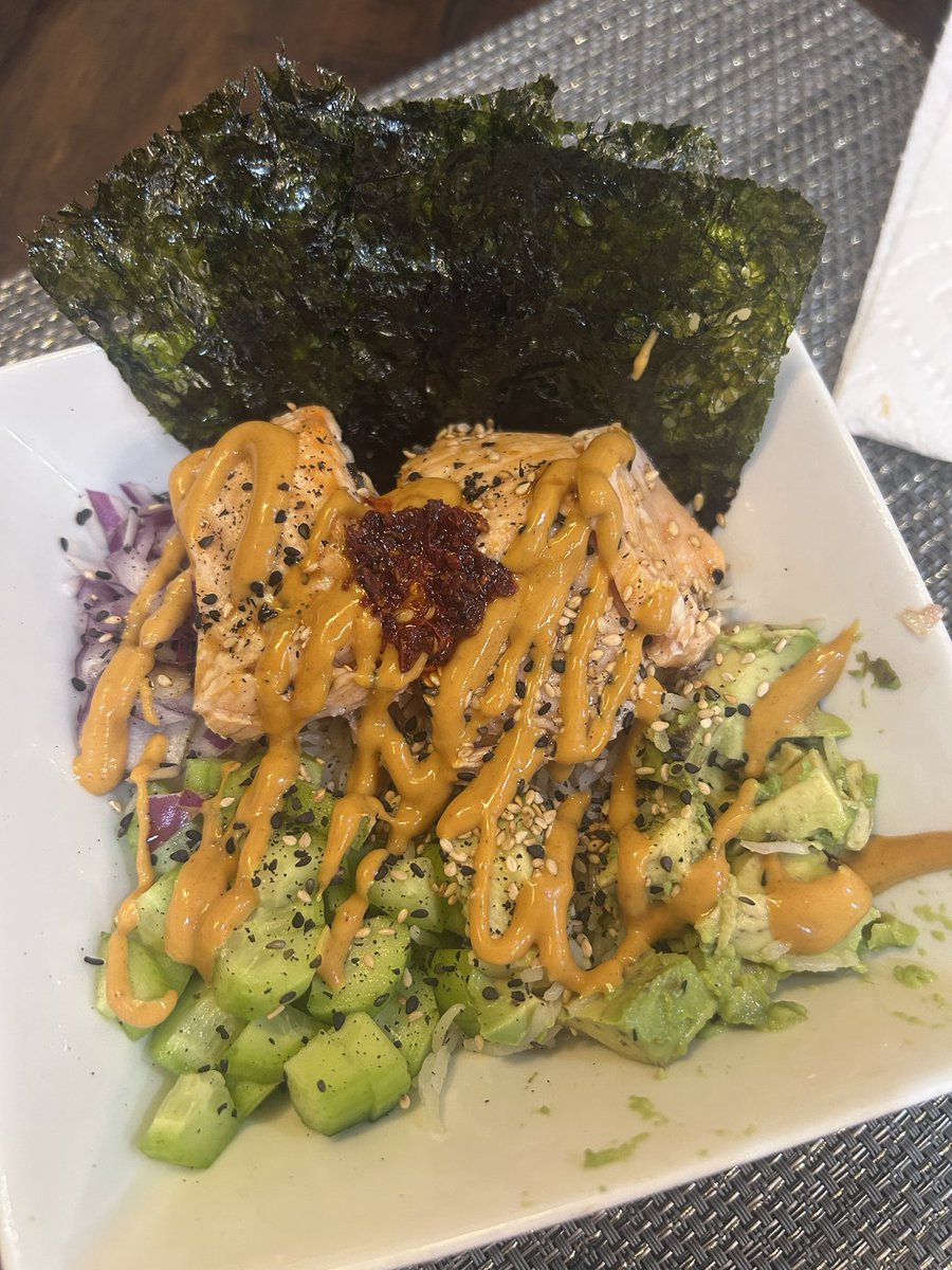 AvaNixon_2029's tweet photo. My favorite dinner ๐ฝ๏ธ
Salmon Bowl - So easy to make
๐ eat like an athlete
#TexasAthlete #SoftballGirl #FreshmanYear https://t.co/dp7lEy8XUh