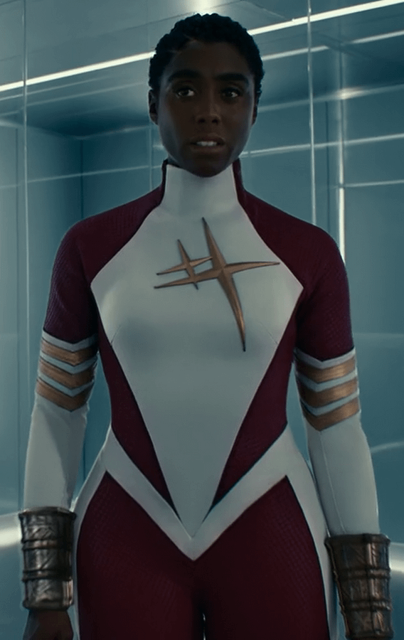 universoxmen's tweet image. A Kamala do MCU está diretamente conectada com a trama do multiverso

Seus braceletes conseguem abrir portais para outras dimensões e universos

A Binária do universo dos X-Men possui braceletes similares