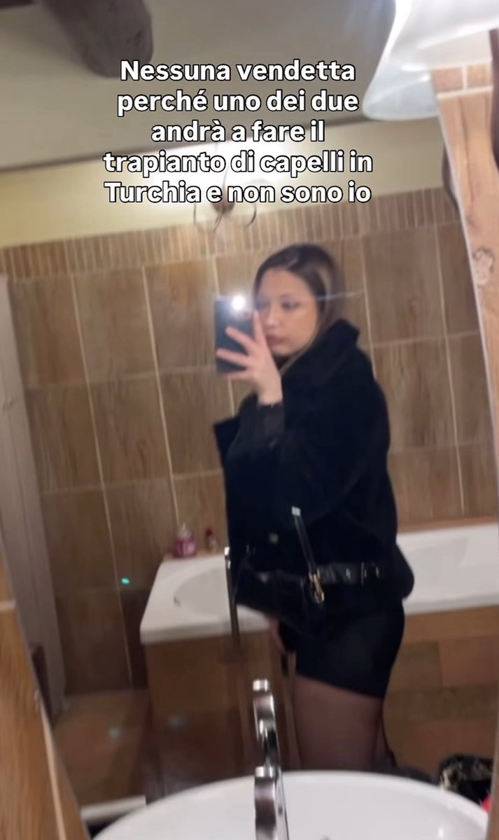 BuongiornNO!

Tu invece avresti solo bisogno di posare la forchetta e dimagrire un pochino.

Più facile e più economico di ciò che fa lui.

Però lui ha volontà e motivazione di cambiare, oltre a qualche spiccio, tu invece sei vuota di tutto e grossa di ego.