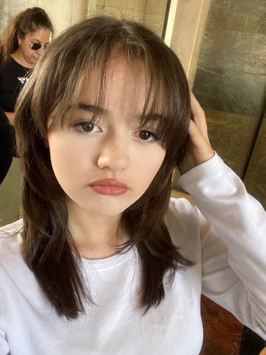 sevdaturkusev's tweet image. Kayıp olan 12 yaşındaki doğu arslan adındaki kızımız çok şükür sağ bulunmuş.

Fakat şunu dikkatinizi çekmek istiyorum! 

12 yaşındaki bir kız çocuğu fakat 12 yaşında gibi mi duruyor. Dudaklar çerçeveli ruj. 

Şimdi buna hemen tepki vermeyin çünkü: 12 yaşında olup böyle 17-18…