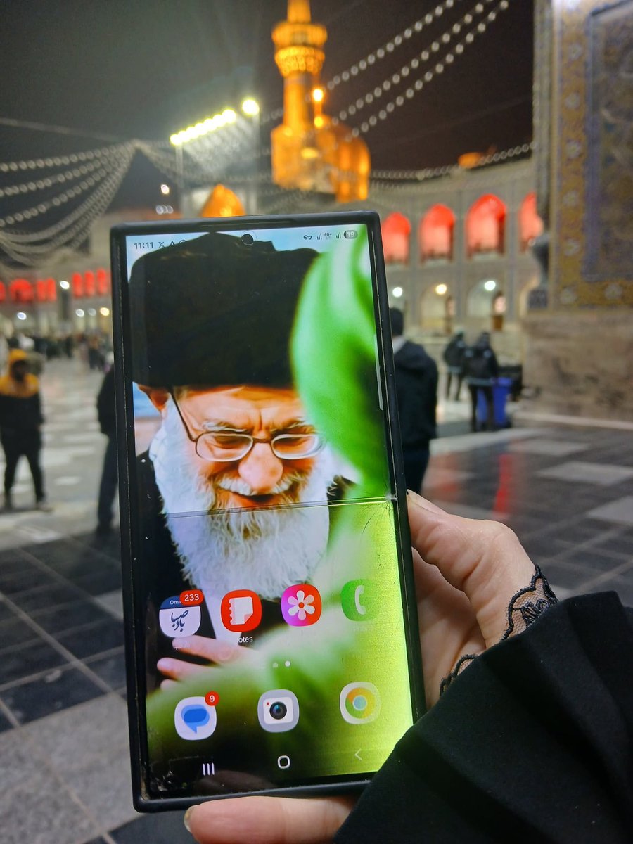 با ایت الله خامنه ای نگردد گمراه
او در شب فتنه می درخشد چون ماه...‌
#لبیک_یا_خامنه_ای