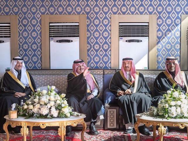 Eastern_RT's tweet photo. أمير الشرقية يزور أسرة الخرس في الأحساء 

زار صاحب السمو الملكي الأمير سعود بن نايف بن عبدالعزيز آل سعود أمير المنطقة الشرقية، يرافقه صاحب السمو الملكي الأمير سعود بن طلال بن بدر محافظ الأحساء، وصاحب السمو الأمير الأمير عبدالعزيز بن محمد بن فهد بن جلوي آل سعود، وصاحب السمو الأمير الأمير فيصل بن فهد بن منصور بن جلوي آل سعود، أسرة الخرس بمحافظة الأحساء، حيث كان في استقبالهم رجل الأعمال محمد بن حسين الخرس.