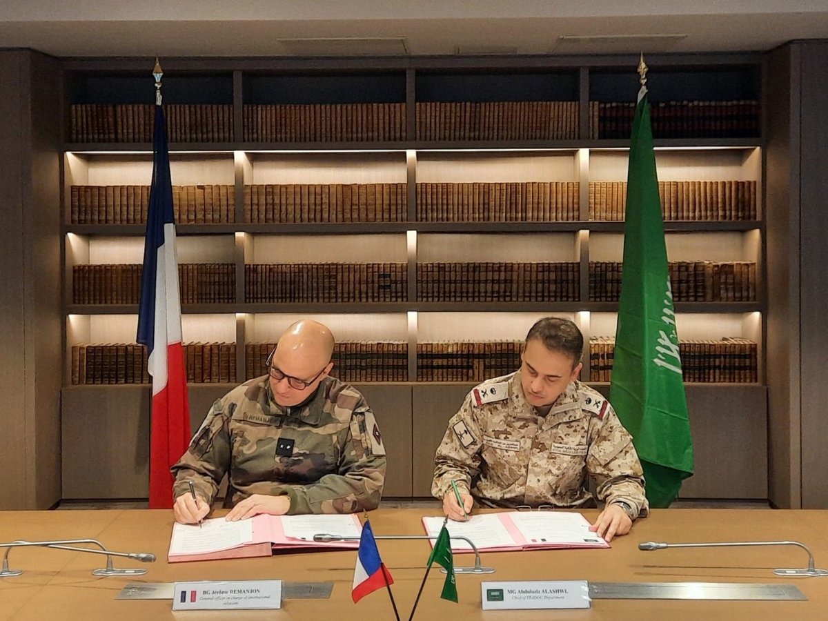 Officier général relations internationales Terre tweet media