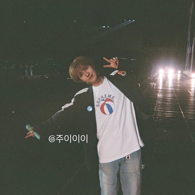 injunie_1328's tweet image. By Haechan 📸                                              By Renjun 📸