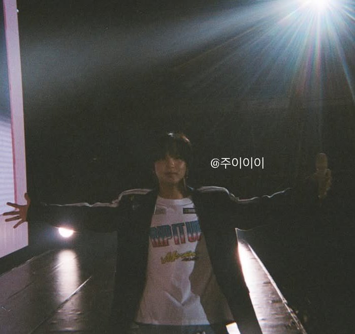 injunie_1328's tweet image. By Haechan 📸                                              By Renjun 📸