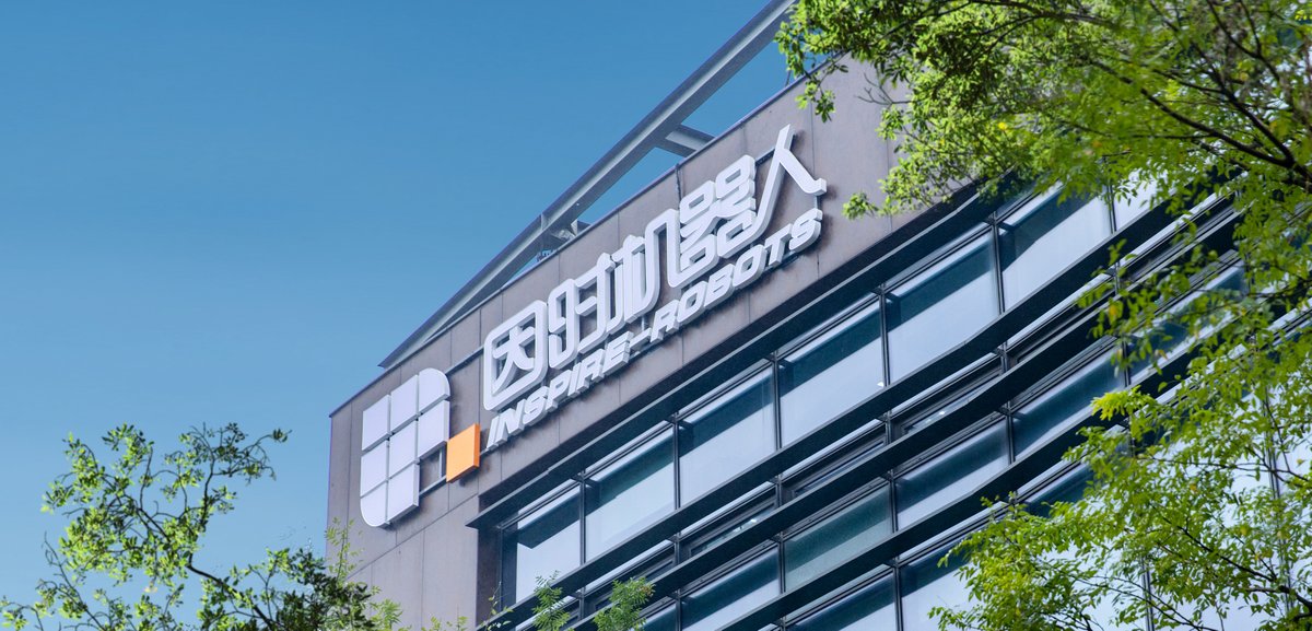 Inspire_robots's tweet photo. 🎉 In 2025, INSPIRE ROBOTS reached a major commercialization milestone, delivering 10,000+ dexterous hands. Our customer base expanded rapidly, achieving 5× growth compared to 2024, now serving 700+ enterprise clients.🚀 https://t.co/CSQJB8oiH9
