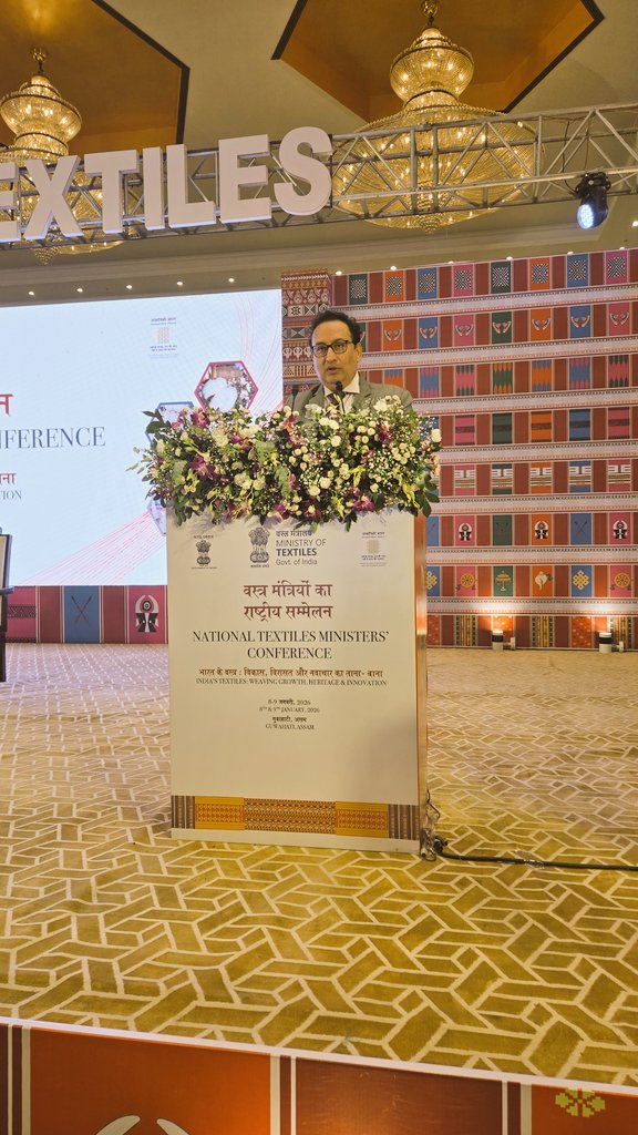 TexMinIndia's tweet image. Economic advisor, Ministry of Textiles, Shri Rajinder kumar addresses the National Textiles Ministers’ Conference.
#NationalTextilesMinistersConference #NorthEastConclave #TextilePolicy #आत्मनिर्भर_भारत #NorthEastTextiles #SilkHeritage #Guwahati #MakeInIndia #VocalForLocal