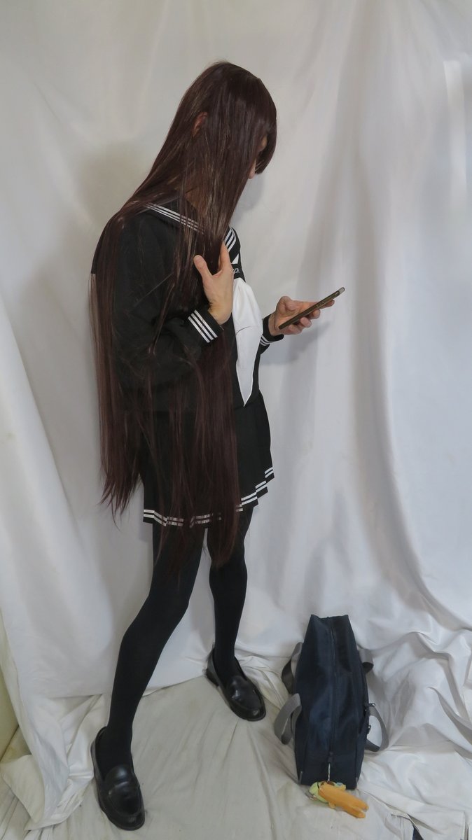 左から2021年12月、2023年10月、そして直近の2026年1月。
2021年の女装始め以来なるべく身体の線、特に脚線が変わらないよう努力してます。
やはり余計なものを(甘辛問わず)食べないのがいちばん大きいでしょうか。食物繊維を摂って出すもの出すのも良いと思います😃
みんなでキレイになろうね❤