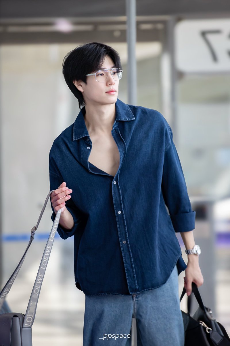 หนุ่มแว่น น่ารักจัง

#phuwintang <a href="/phuwintang/">phuwintang</a>