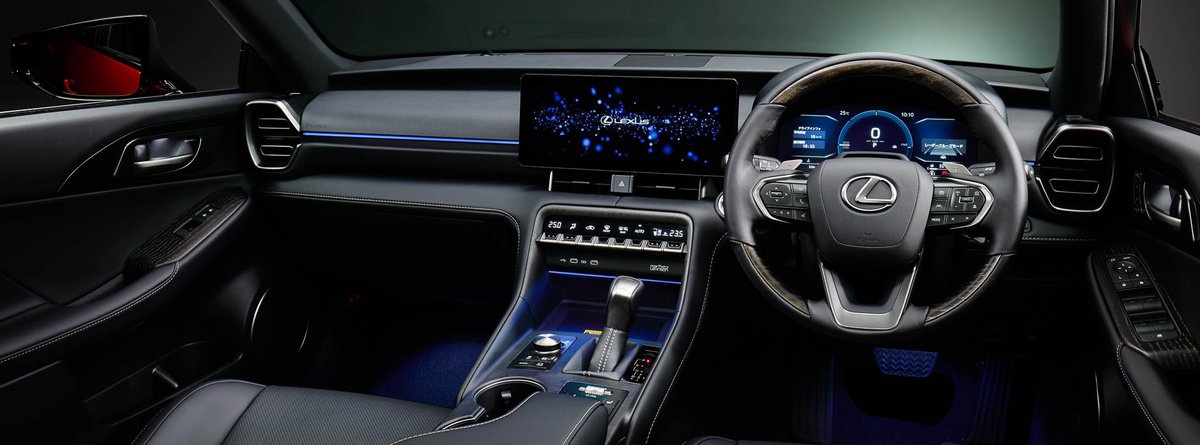 NEWCARinjapan's tweet image. 新型レクサス IS300hが発売

580万円〜
4720×1840×1435mm
ホイールベース2800mm
フェイスリフト
18-19インチホイール
インパネ刷新
センターコンソール刷新
フロントドアトリム刷新
新内装色
12.3インチ液晶メーター
12.3インチスクリーン
電動パワステ刷新
AVS改良
Lexus Safety System+拡充