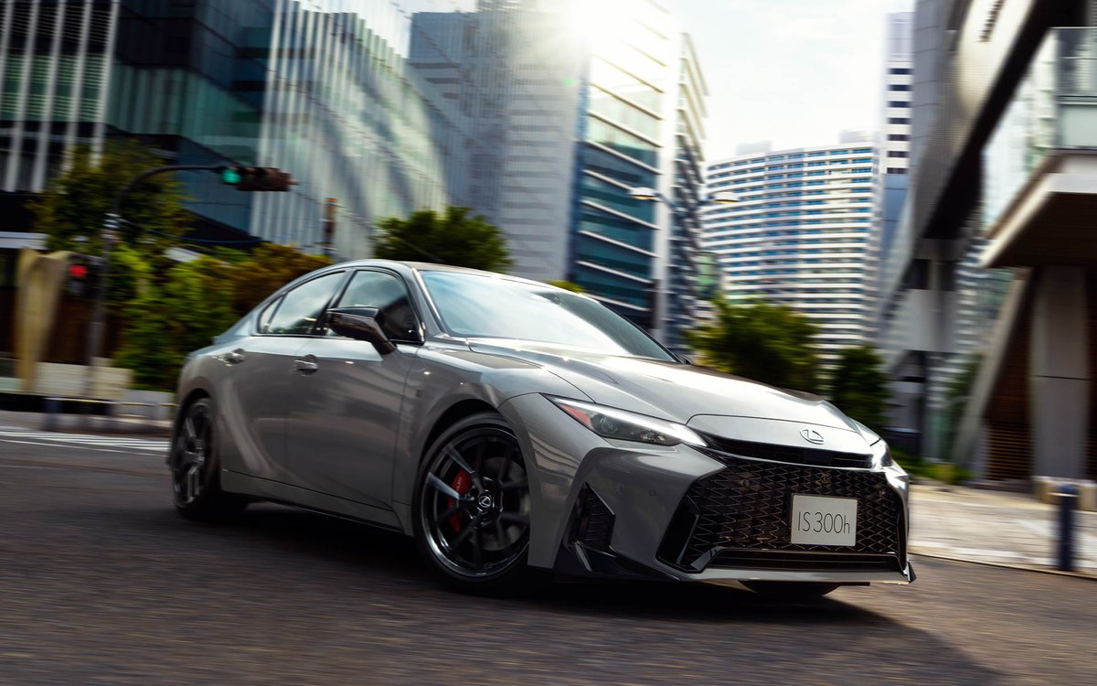 NEWCARinjapan's tweet image. 新型レクサス IS300hが発売

580万円〜
4720×1840×1435mm
ホイールベース2800mm
フェイスリフト
18-19インチホイール
インパネ刷新
センターコンソール刷新
フロントドアトリム刷新
新内装色
12.3インチ液晶メーター
12.3インチスクリーン
電動パワステ刷新
AVS改良
Lexus Safety System+拡充