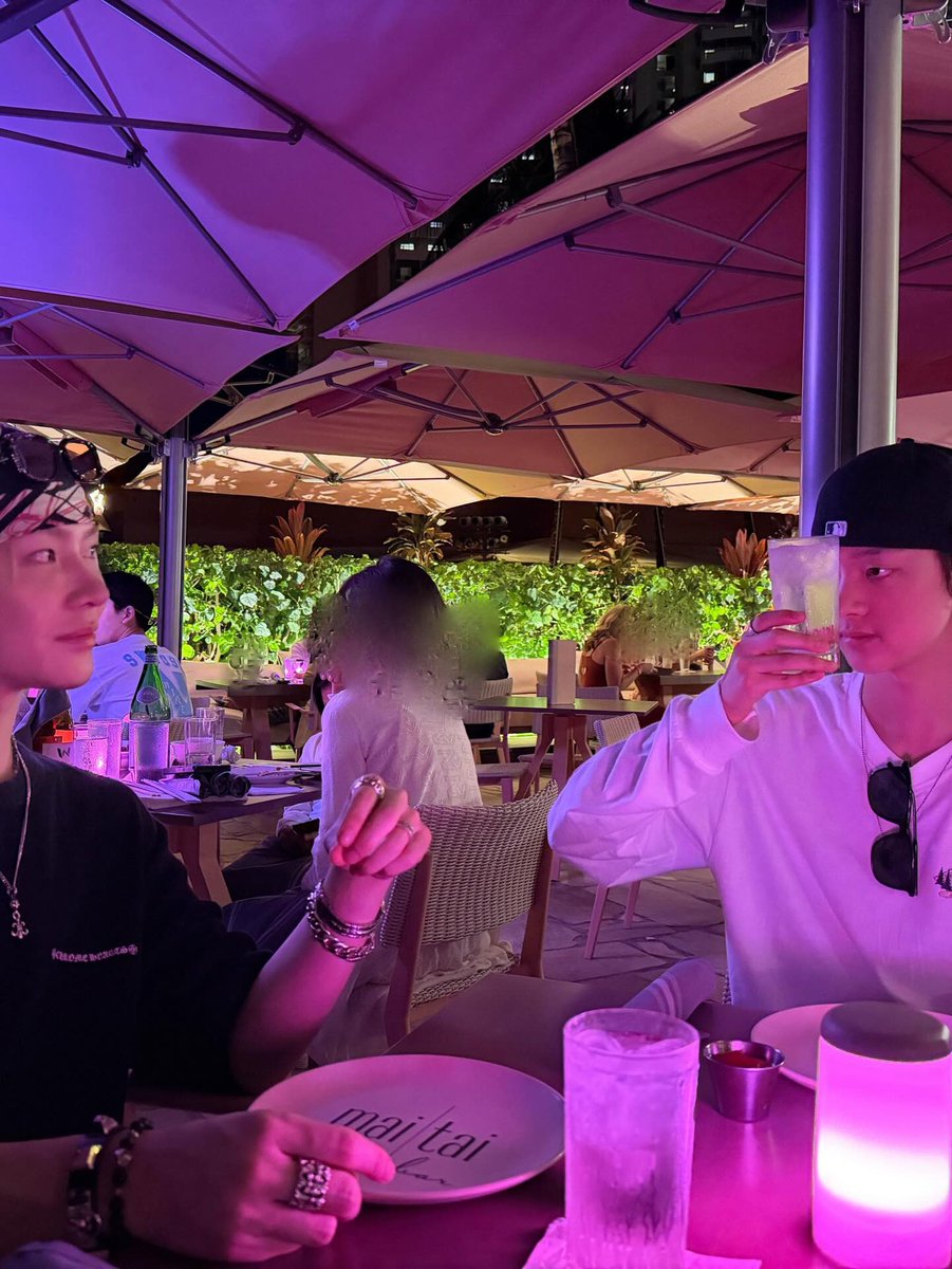 EJ978's tweet image. 260108 앤팀 인스타 #의주

Aloha 🤙🏽〜🌺