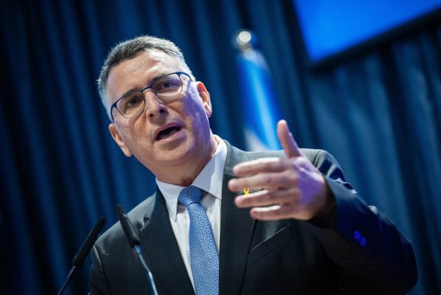 İsrail Dışişleri Bakanı Gideon Saar: “Suriye rejimi güçlerinin Halep şehrindeki Kürt azınlığa yönelik saldırıları ciddi ve tehlikelidir. Uluslararası toplumun genel olarak ve özellikle Batı’nın, IŞİD'e karşı cesurca ve başarıyla savaşan Kürtlere şeref borcu var.
Suriye'nin