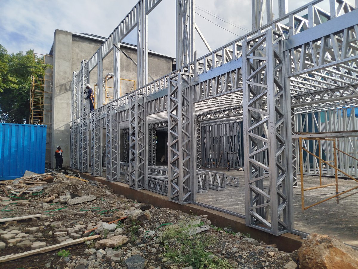 AgileCoLtd's tweet image. Progress update from the MRM Showroom site 
Steel framing taking shape with attention to alignment, connections, and durability.

Take a look at the progress.

#MRMShowroom #KenyaEngineering #BuildKE