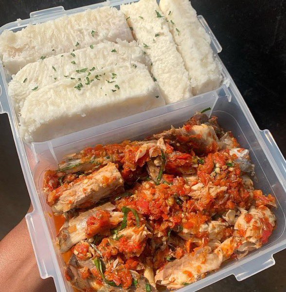 Omotoyobola's tweet image. It’s funny how we all pretend to enjoy eating yam.